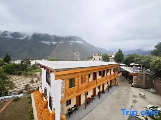 Heisha Zangmi Homestay (Zhonglu Tibetan Village)