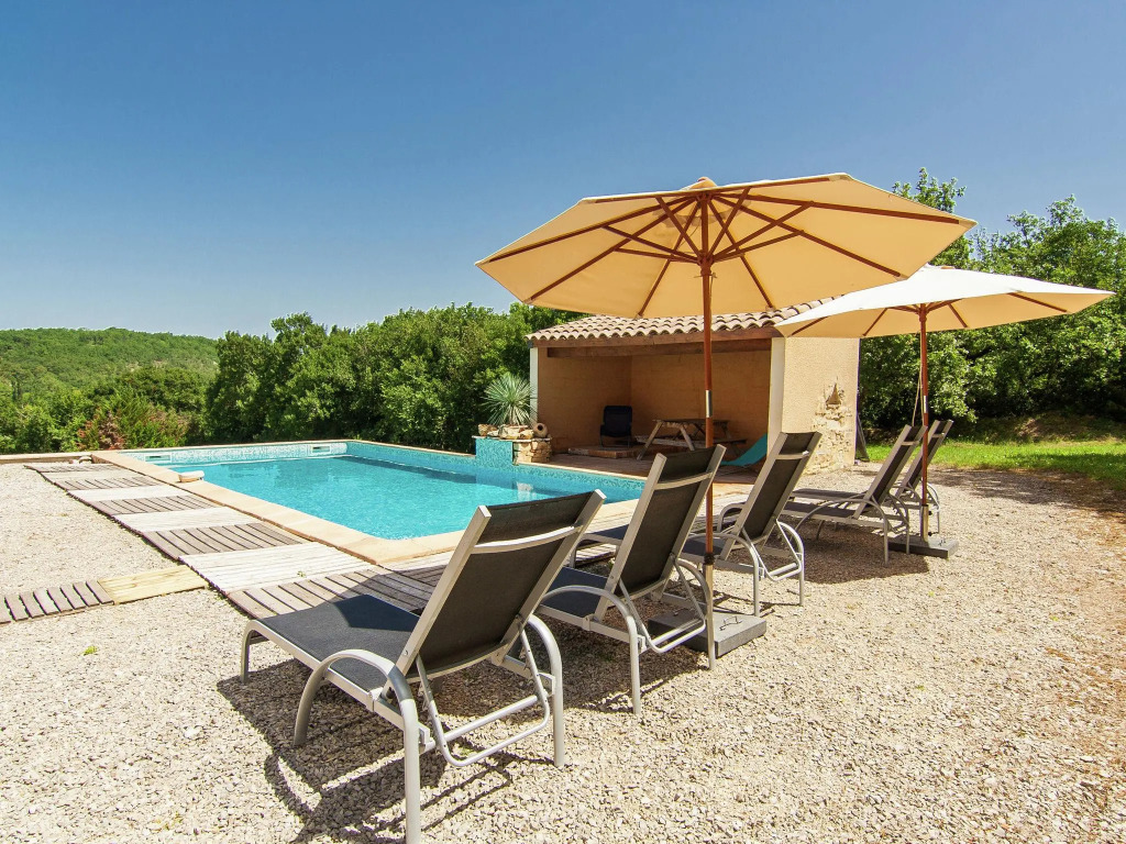 Peaceful Villa in Calamane with Private Swimming Pool