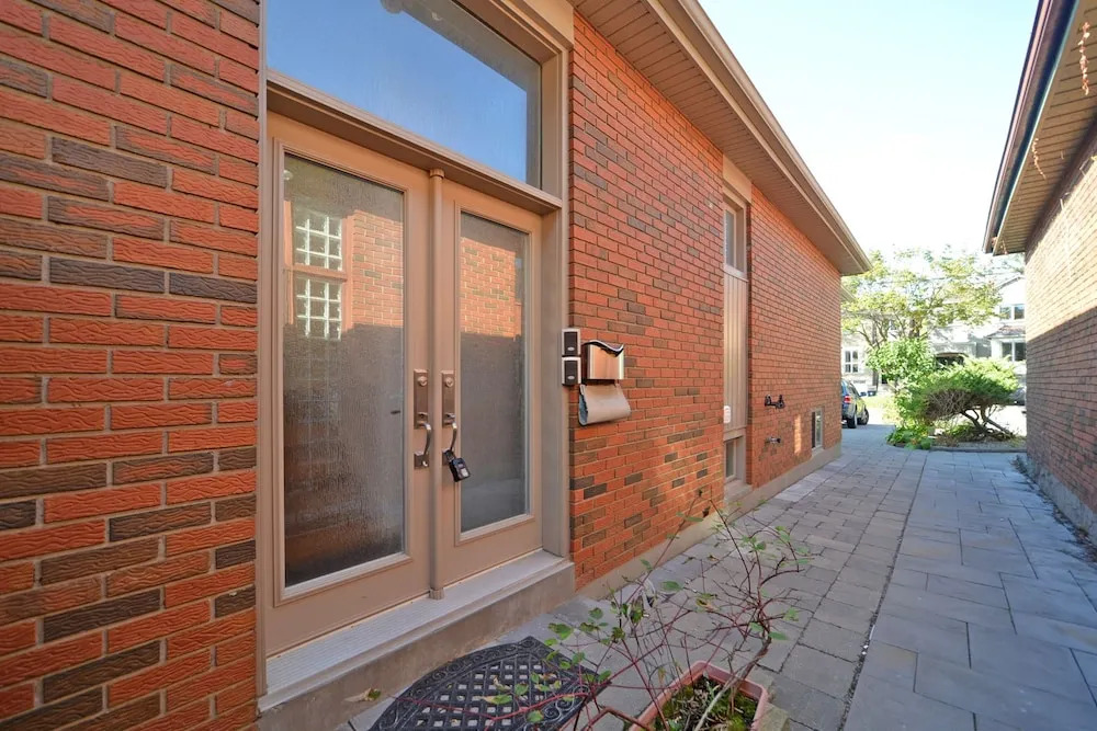 Toronto Luxury 2 BEDRM suite