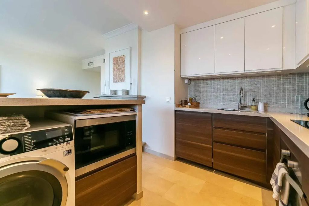 75-Apartment with Views in Elviria, Marbella