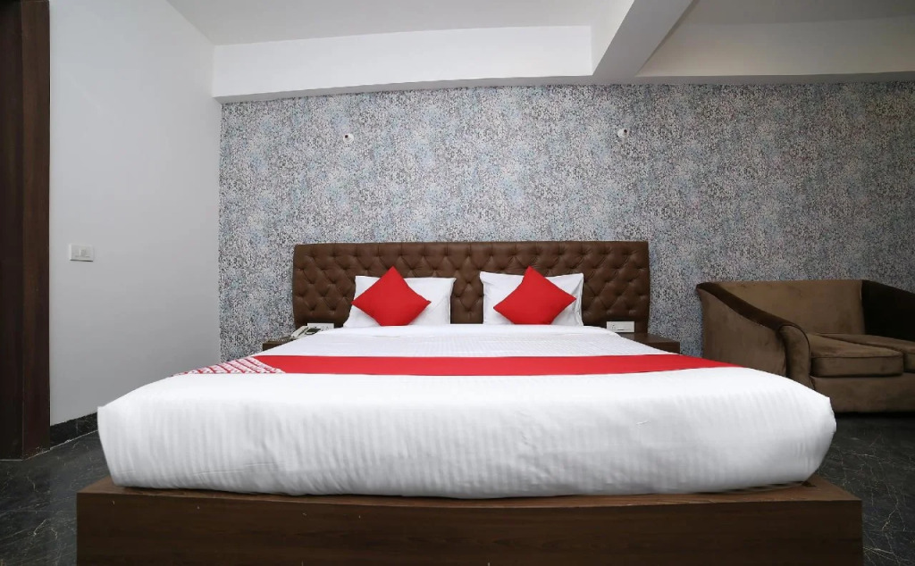 Hotel Pine By OYO Rooms