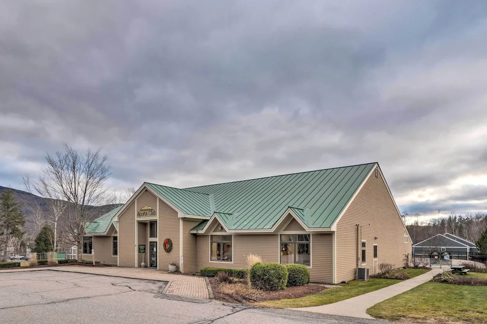 Relaxing Lincoln Condo w/ Fireplace & Shuttle