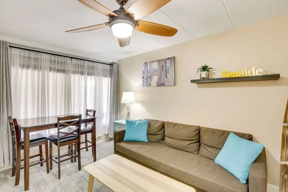 Wildwood Condo w/ Community Pool: Walk to Beach!