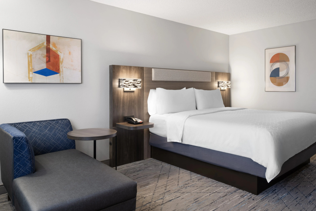 Holiday Inn Express & Suites Midwest City by IHG