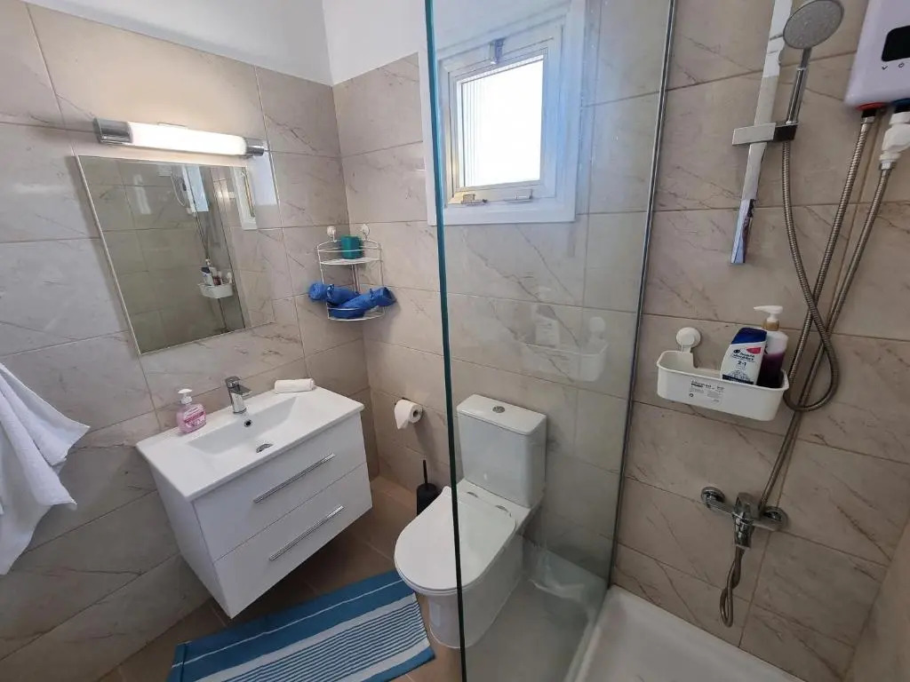 Super Modern Beachfront 1 bedroom - sleeps 4