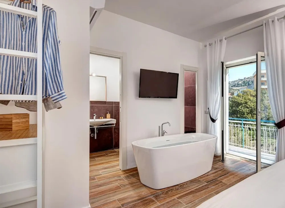 Sorrento Lux Suites - Blue