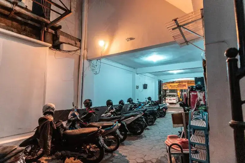 Taisir Residence Near Palmerah Mitra RedDoorz