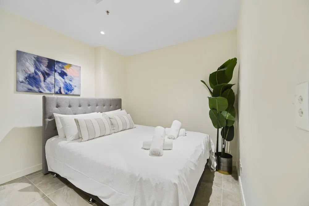 New 2 Bedroom Apt Minutes Walking to Darling Harbour