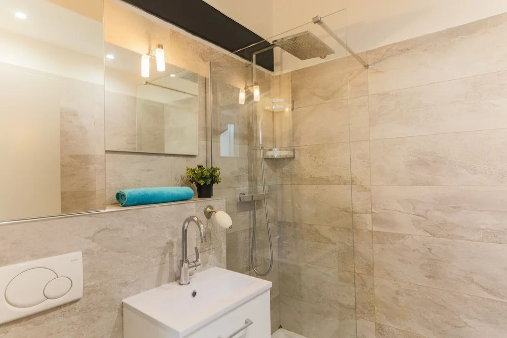 THE LIBERTY AP4200 By Riviera Holiday Homes