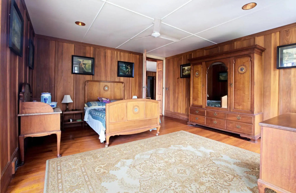 Oceania House Hotel