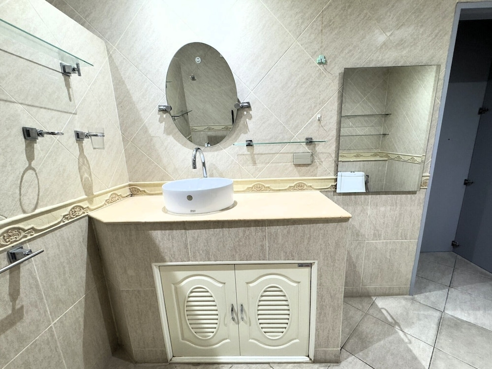 Spacious 2-bedroom Pool-view Condo - Executive Residence 2, Pratumnak