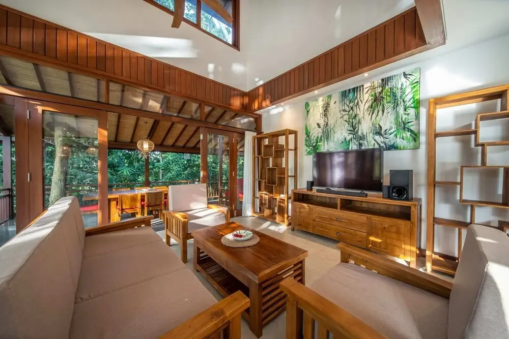 Jungle Wooden Villa, 3 BR, Ubud With Staff