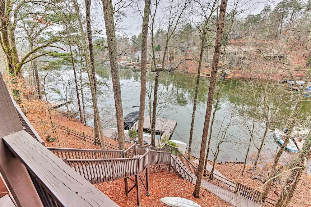 Lake Access: Waleska House w/ Floating Dock