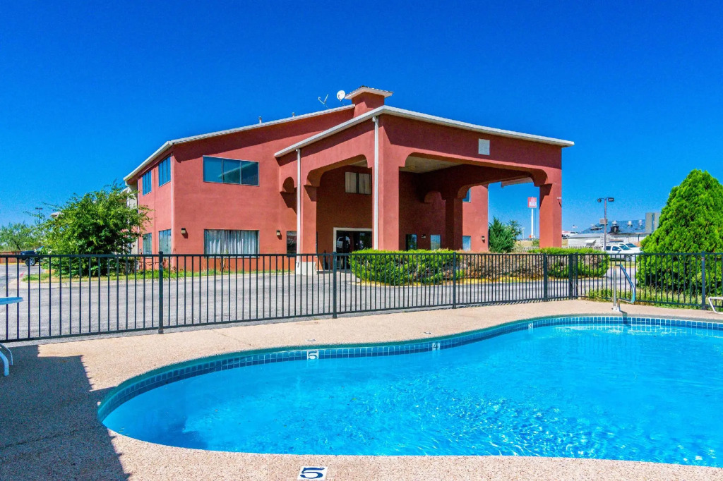 Econo Lodge Inn & Suites Sweetwater I-20