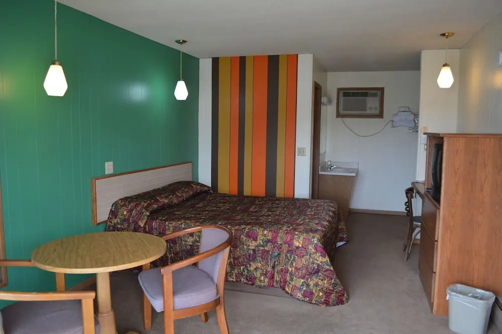 Edgetowner Motel