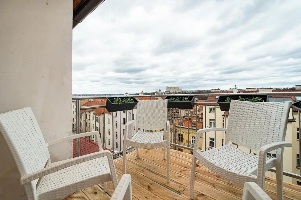 Big 4-bedroom flat, terrace with great Vítkov view