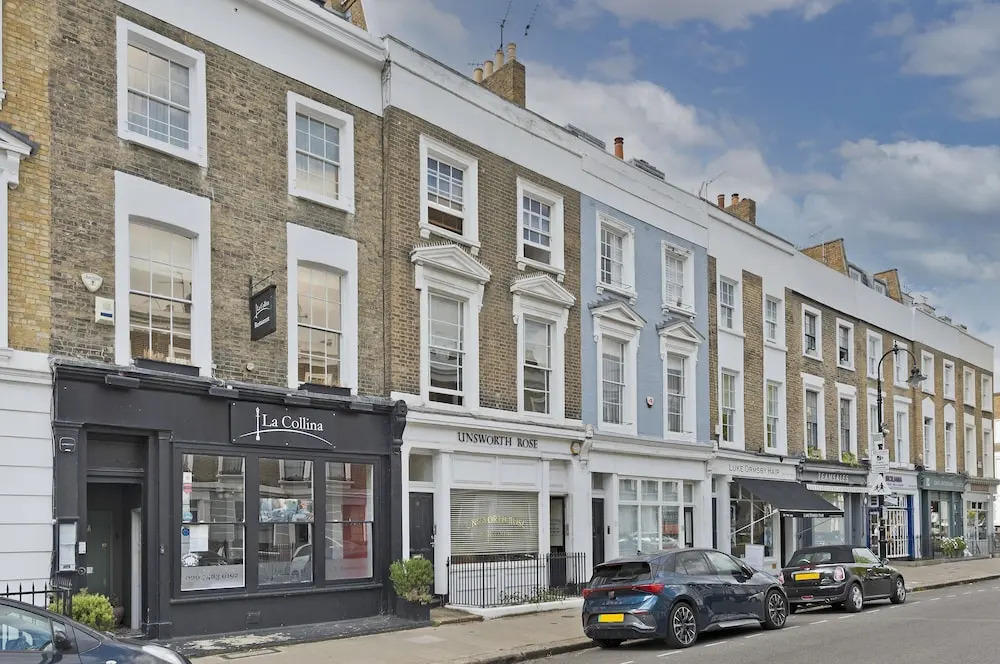 Spacious Studio Suite Near Regents Park