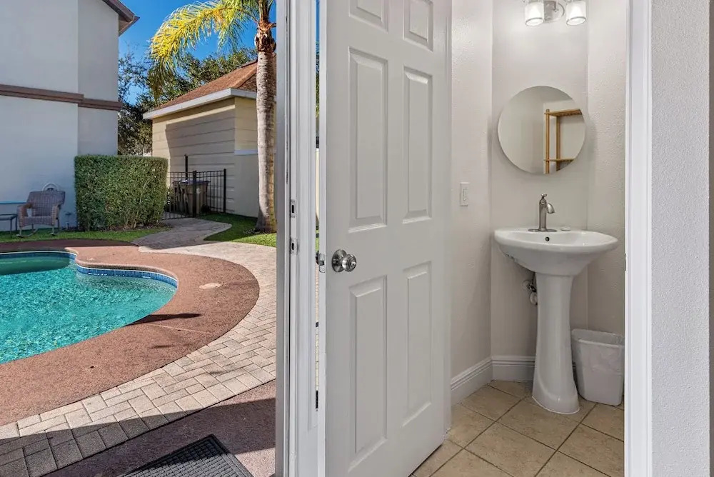 Inviting 5BR Villa in Reunion Resort