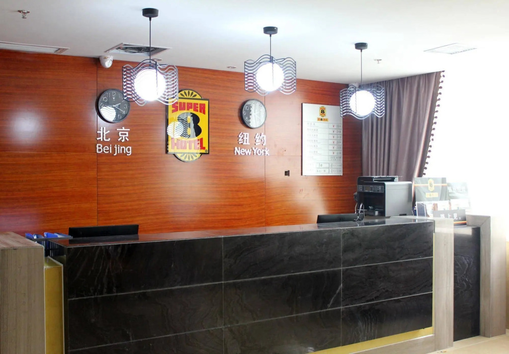 Super 8 Hotel