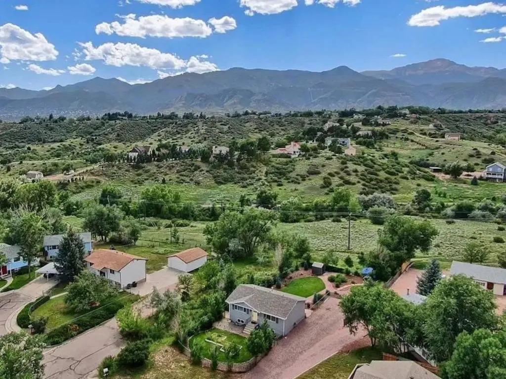 Well-Stocked, Family Friendly Home on the Westside STR-1669