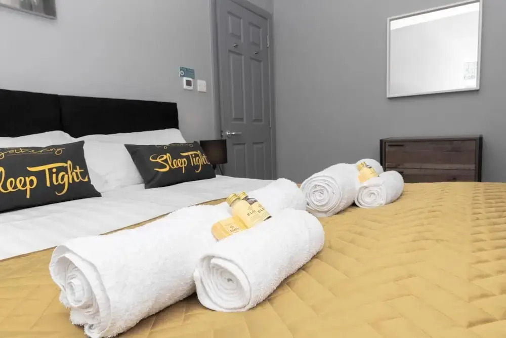 The Berwyn - Berwyn House - Central Wrexham - Sleeps Up to 7