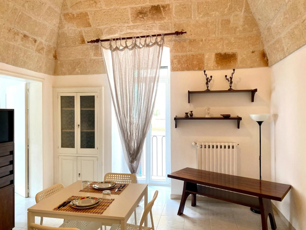 Historic cottage, central location, suitable for couples-La Casetta by Chez Isabelle