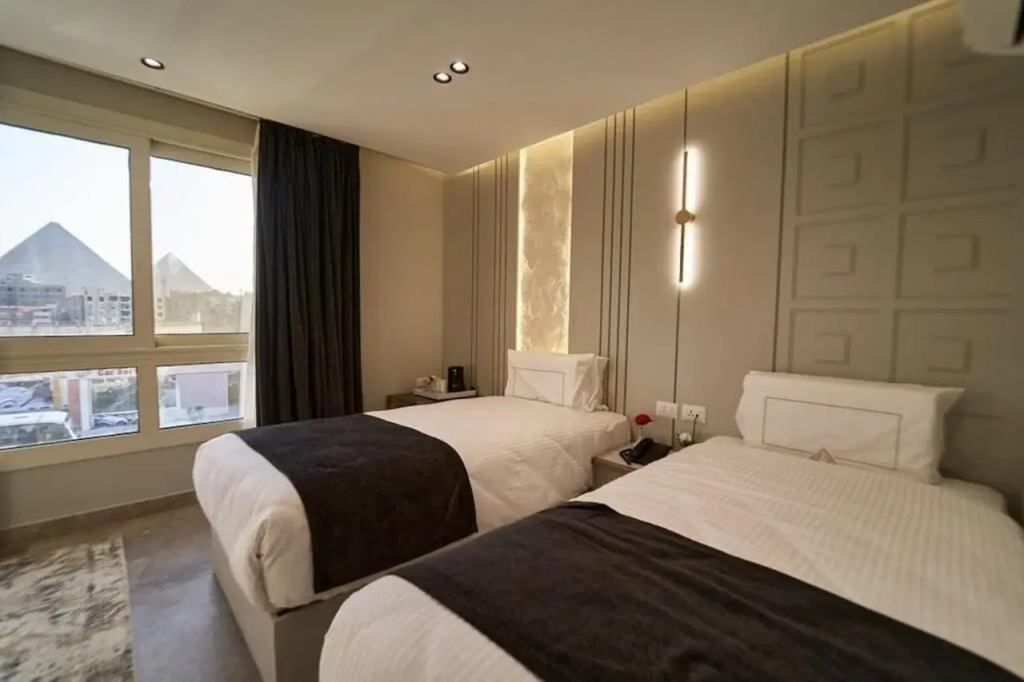 Pyramids Charm Hotel