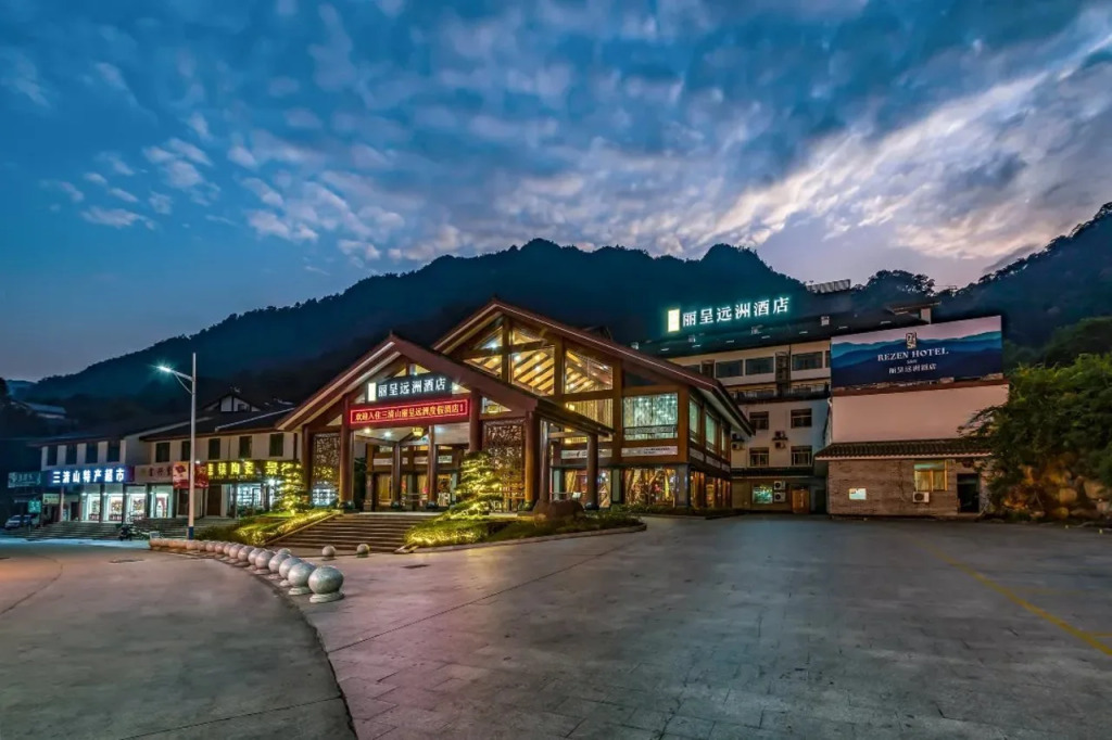 Rezen Hotel S&N