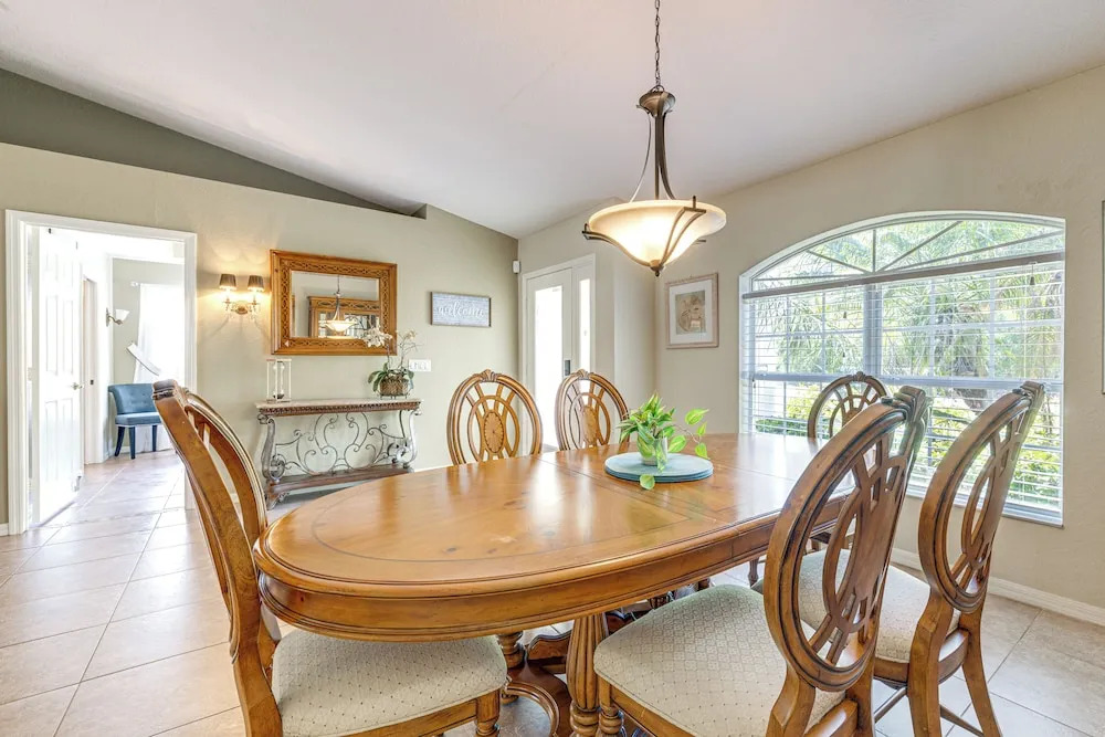 Pet-friendly Florida Home w/ Patio + Gas Grill!
