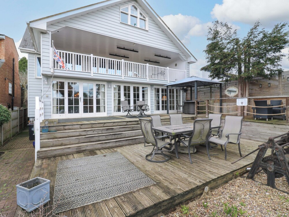River Haven - River Thames Frontage House