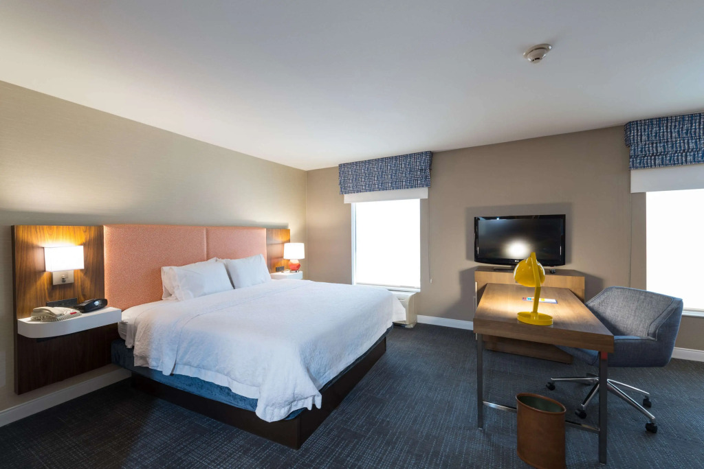 Hampton Inn and Suites Jamestown