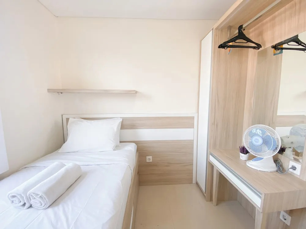 Strategic 2Br Apartment With Pool View At Parahyangan Residence