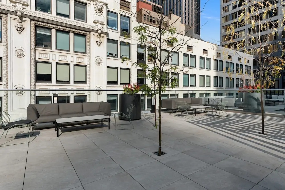 Apartment in The Loop Great Amenities Near Shops