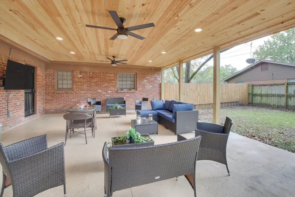 Spacious Little Rock Home w/ Patio - 9 Mi to Dtwn!