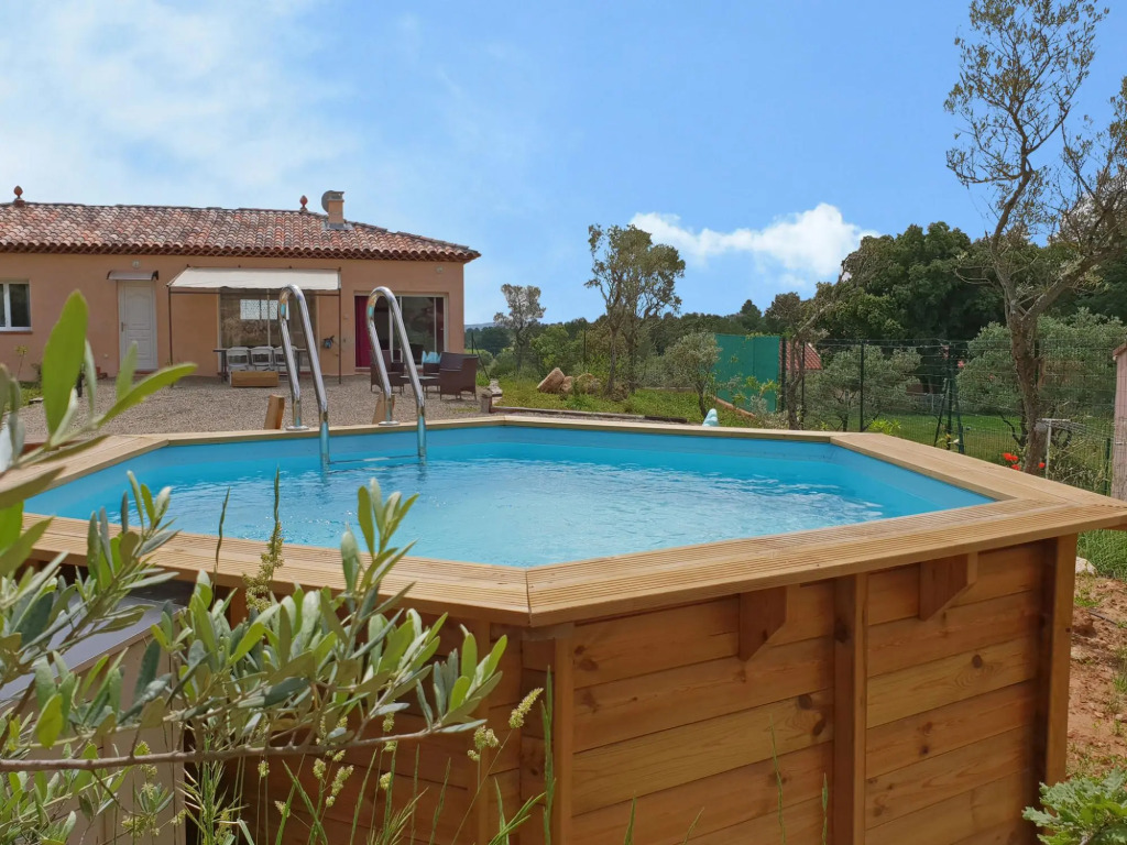 Charming villa in Montmeyan with garden and private pool