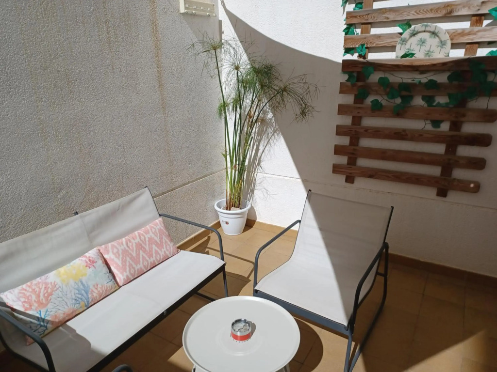 Fantastic apartment with private patio BEACH 10 mins walk