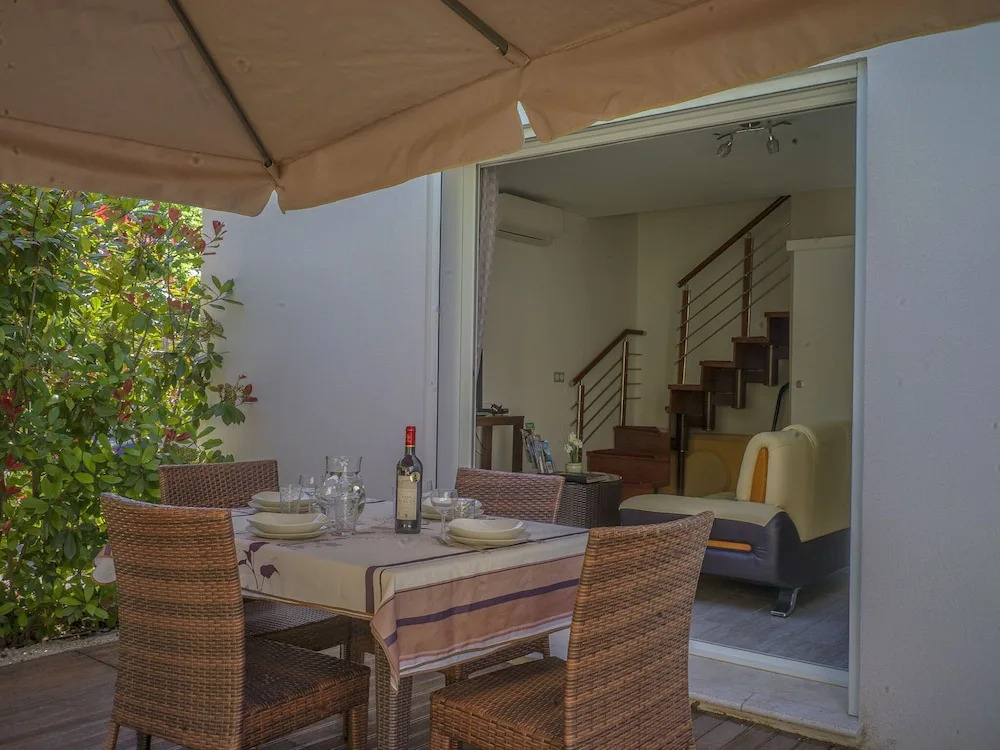 Modern air conditioned villa with pool on the Cote d 'Azur in beautiful surroundings