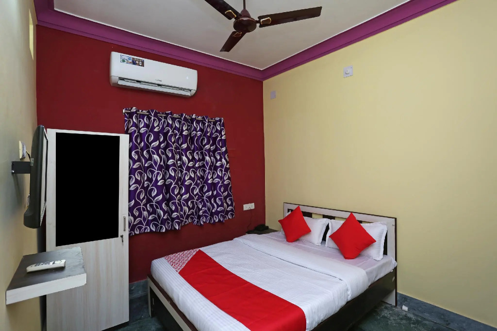 OYO 37792 Moonlight Residency