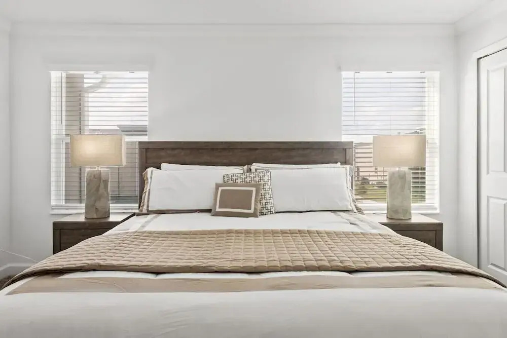NEW King Bed Disney Contemporary Townhouse