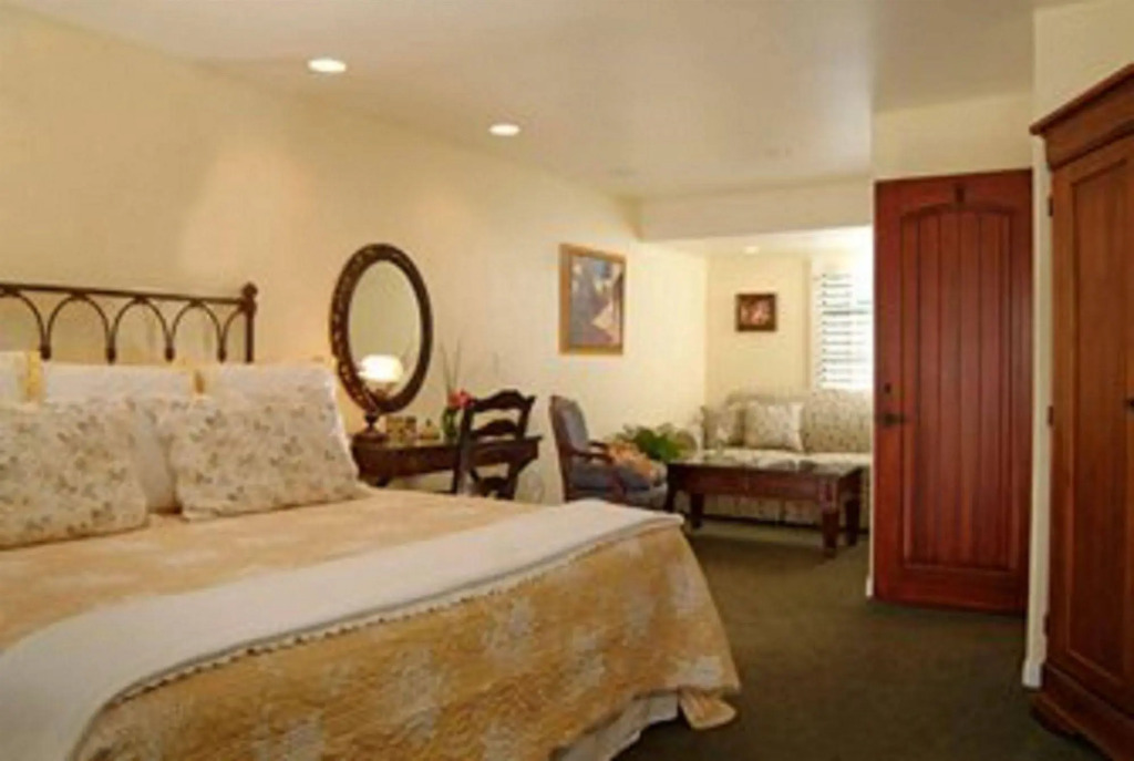 Castillo Inn at the Beach