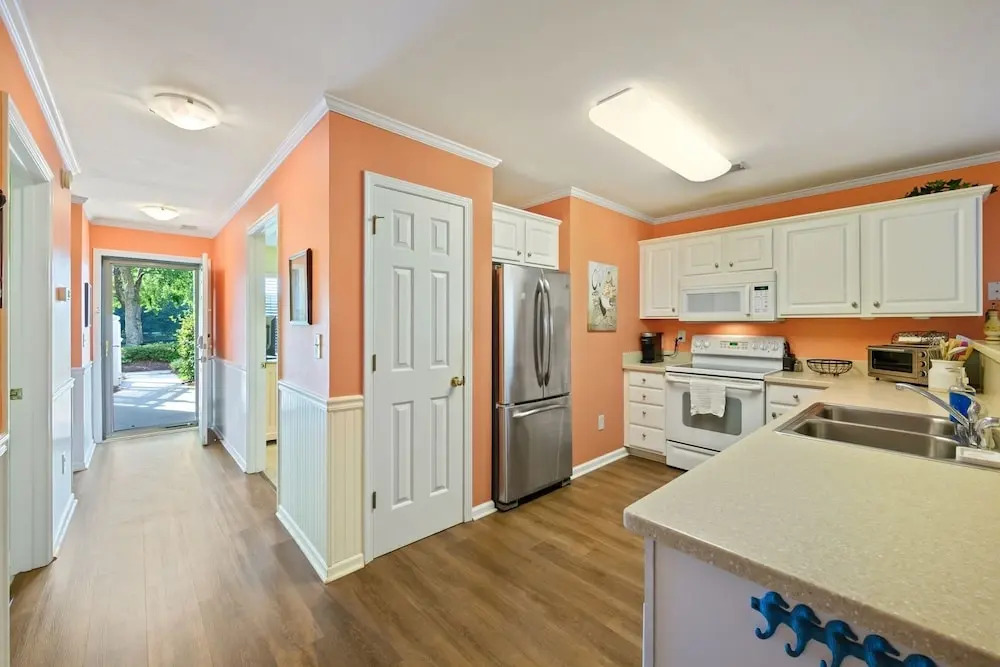 Ground-floor 3-bedroom condo with stunning golf course views. 3 Condo by Peace Vacations