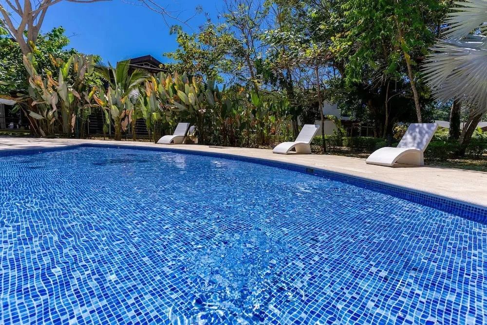 Private Pool & Tropical Style, Minutes From the Beach