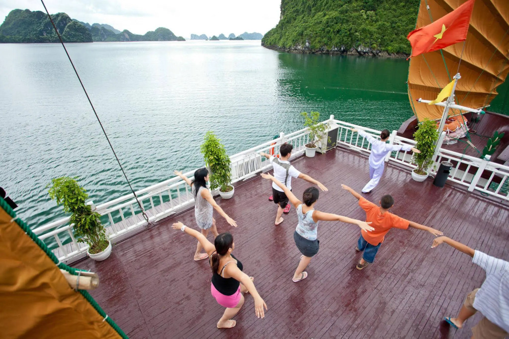 Halong Phoenix Cruiser