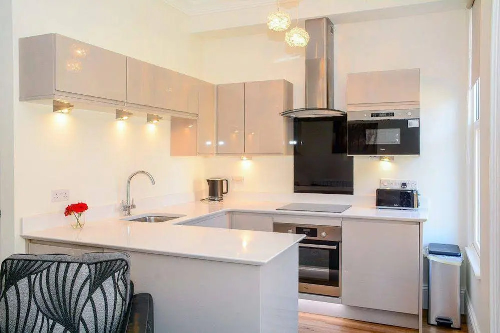 Flat 2 Bluebridge Court - Cliffords Reach