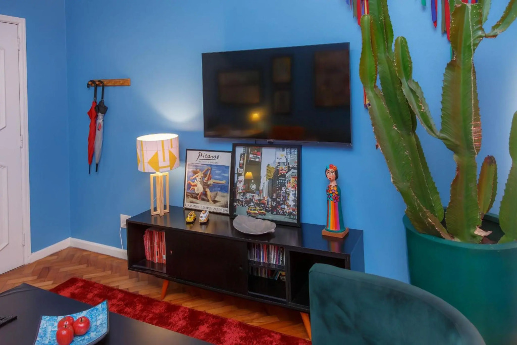 Jumpinbed Copacabana 14 - 2 bedroom apartment 100m from the beach.