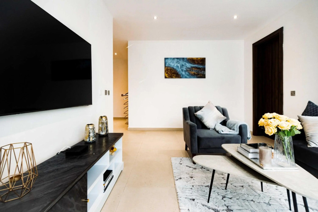 Incredible 3 Bedroom Apartment Space Available