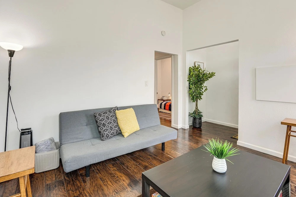 Spacious & Central! Pet-friendly Emeryville Home
