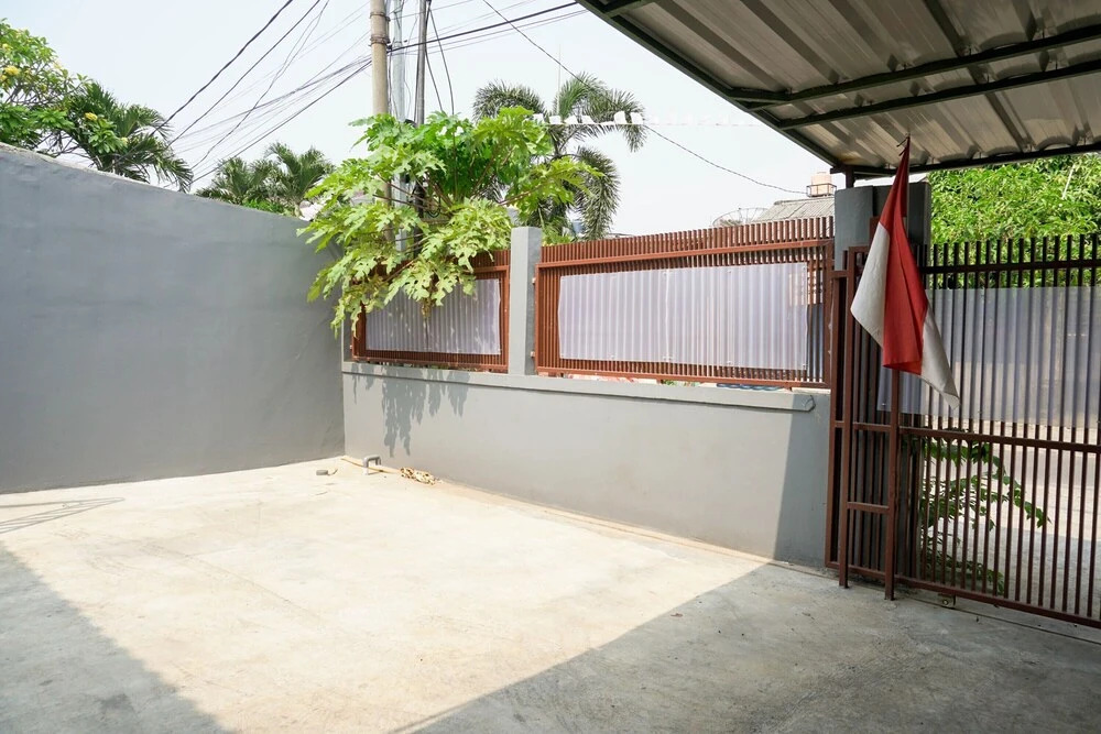 Minimalist Studio 1st Floor at Meruya 8 Puri Kembangan