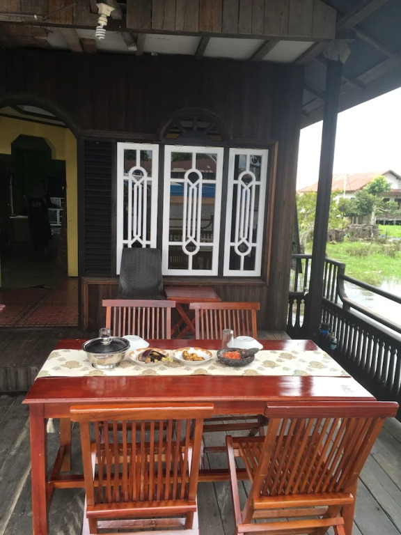 Arut Riverside Guesthouse