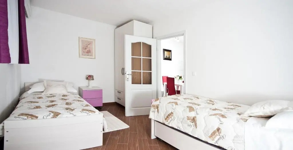 Apartment Lina near beach&Old town